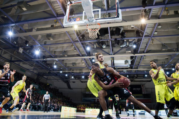 于完善足球 于完善足球